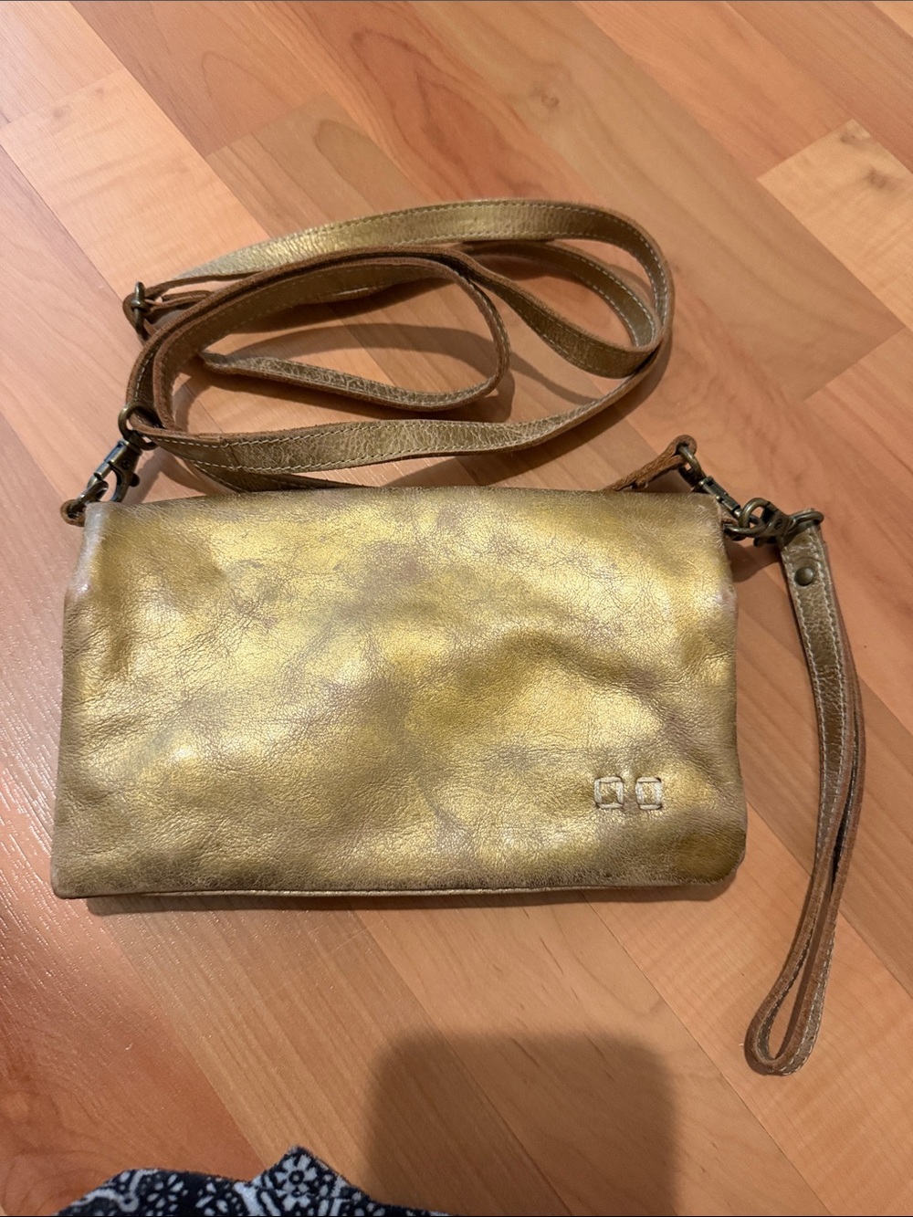 Bed Stu Metallic Gold Crossbody Wallet - Picture 6 of 6